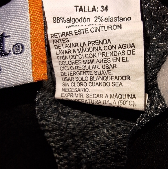 A pair of Wear First mens cargo shorts in a size 34. Pre-loved in good condition - Picture 4 of 7